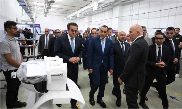 PM tours factories manufacturing ultrasound machines, televisions and mobile screens