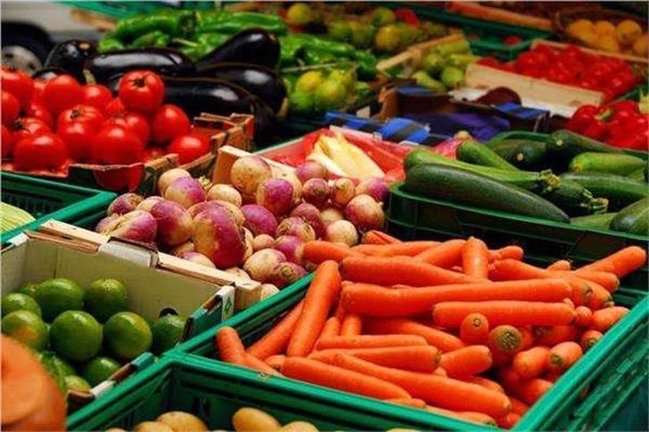 أسعار الخضراوات والفاكهة اليوم الأحد 18 مايو 2025