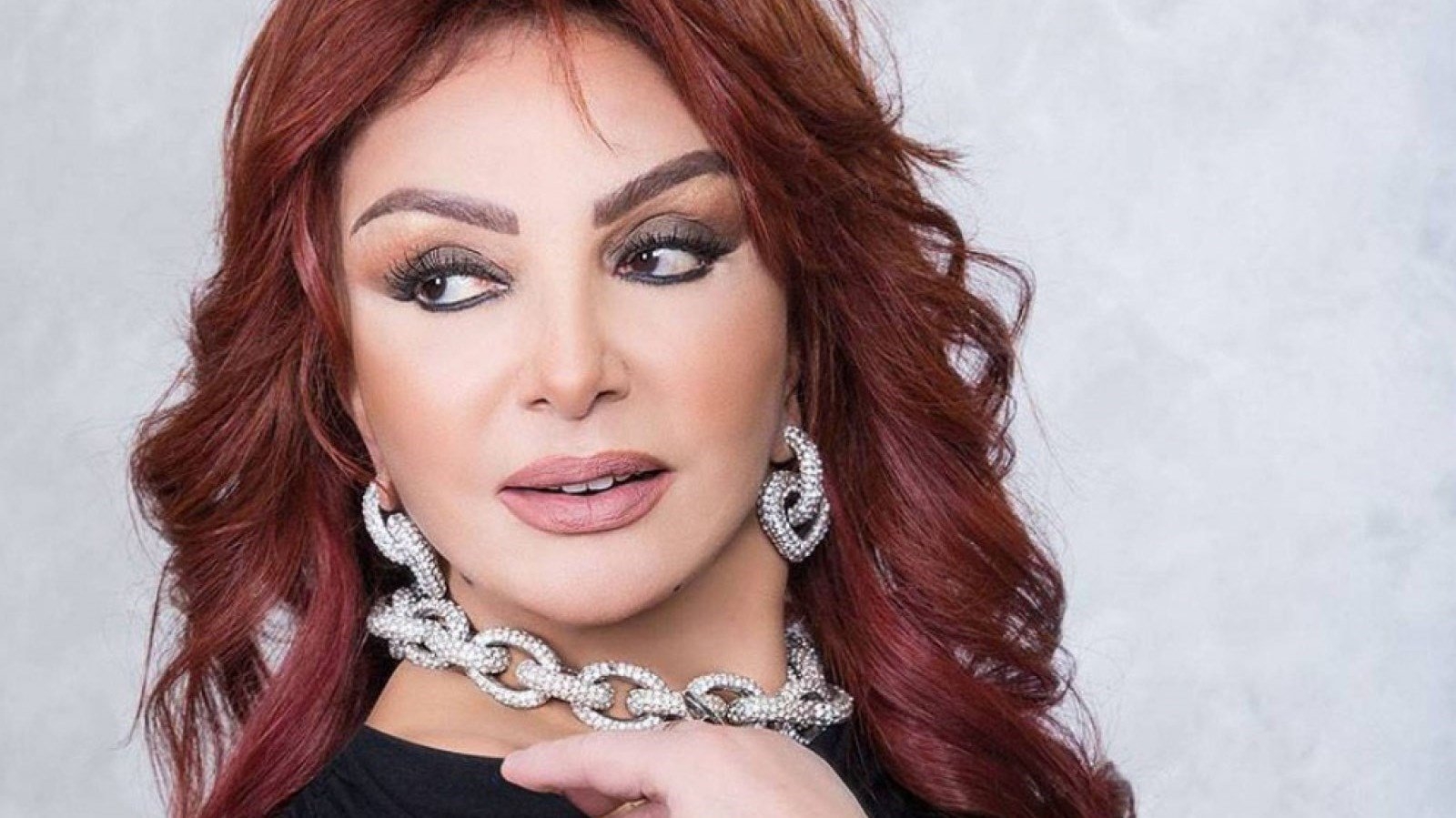 خطوبة الفنانة نبيلة عبيد.. شائعة أم حقيقة؟