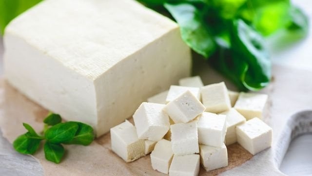 لـ محبي الجبن بكل أنواعه.. احذر هذا التلوث الموجود داخله