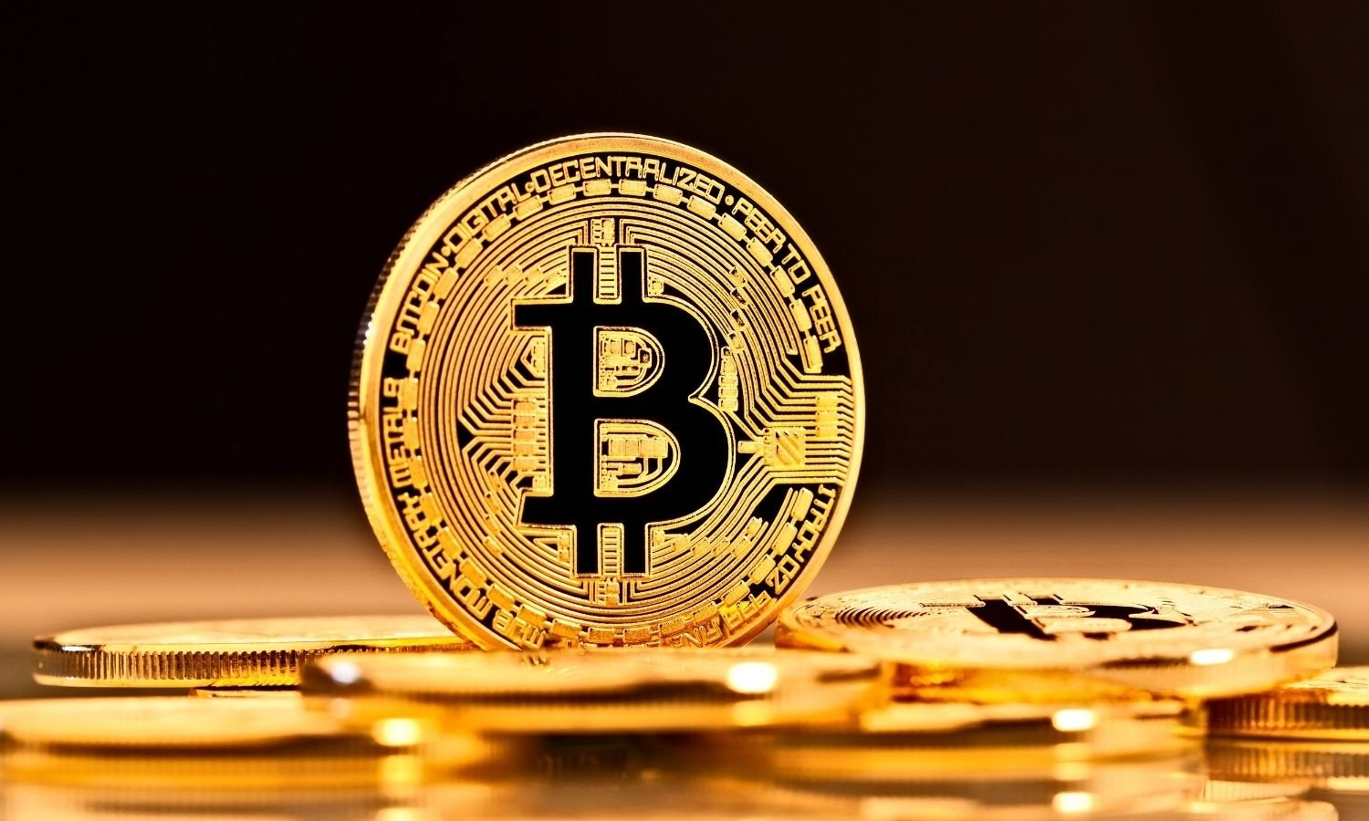 هبوط جماعي للعملات المشفرة وبيتكوين تتراجع إلى 103 آلاف دولار