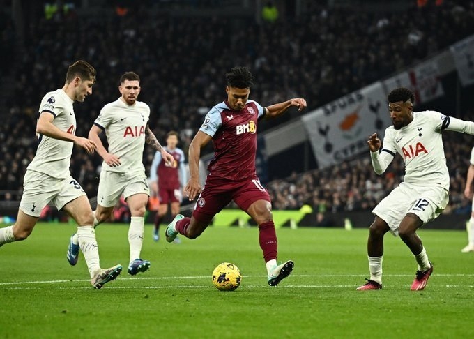 مانشستر يونايتد يواجه توتنهام في نهائي الدوري الأوروبي اليوم