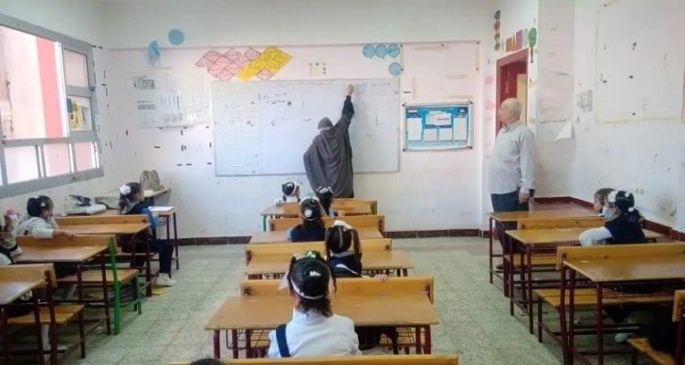 بشرى لعمال المدارس.. إعادة تعيين الحاصلين على مؤهل عال خلال الخدمة