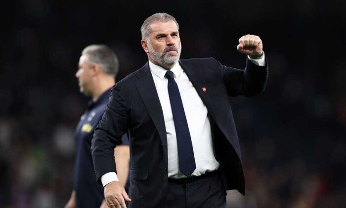 بوستيكوجلو يطالب لاعبي توتنهام بعدم الاكتفاء بلقب الدوري الأوروبي