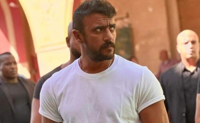 بائع فريسكا يلقي قصيدة فتوَنَة في أحمد العوضي