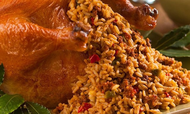 «ولادك هيحبوها».. طريقة عمل فراخ مشوية مع أرز بالخلطة للوقفة