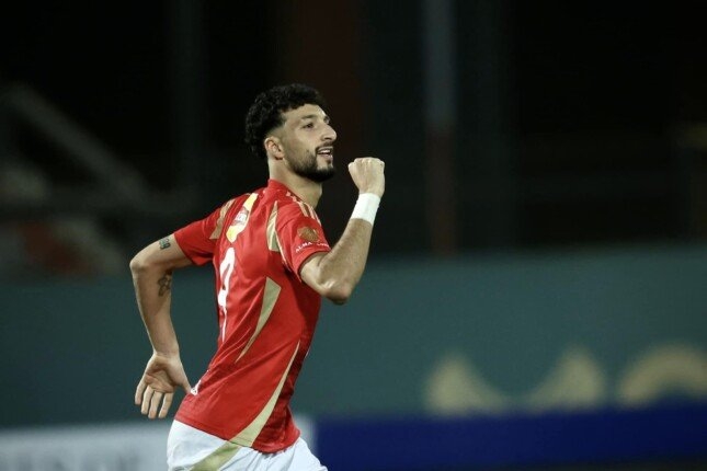 منتخب فلسطين يكرم وسام أبو علي بعد تتويجه مع الأهلي بلقب الدوري