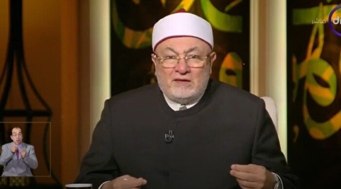 بعد دعوة خالد الجندي.. فتوى للدكتور علي جمعة تؤيد كتابة مؤخر الصداق للزوجة ذهبا