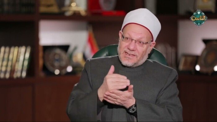 ما الحكم إذا حاضت المرأة الحاجة قبل ‏طواف الإفاضة؟ (فيديو)