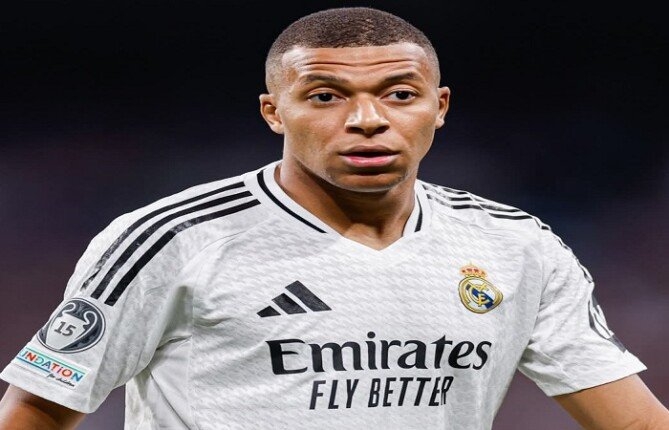 مبابي على رأس قائمة ريال مدريد لمواجهة برشلونة في الدوري الإٍسباني
