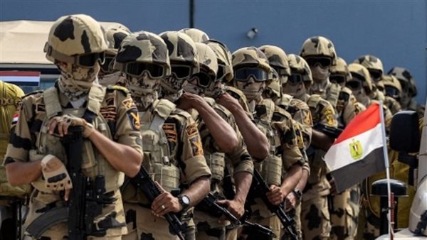 «مصطفى بكري» لرجل أعمال شهير: الجيش المصري يقدم تضحيات بالدم وأنت تربح المليارات