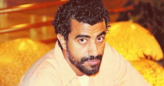 هشام هلال مؤلف مسلسل «في لحظة»: التحدي كان في ابتكار خطوط درامية بعيدة عن التقليد