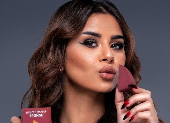 منة عرفة تُثير الجدل بمنشور غامض: «بعيون حبيبي»