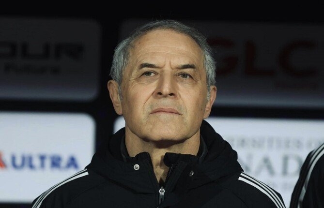 شاهد.. جماهير الأهلي تقذف كولر بزجاجات المياه بعد وداع دوري أبطال إفريقيا