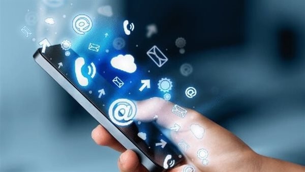 يهدد الصحة النفسية.. دراسة تحذر من آثار استخدام الهواتف ‏الذكية على الأطفال