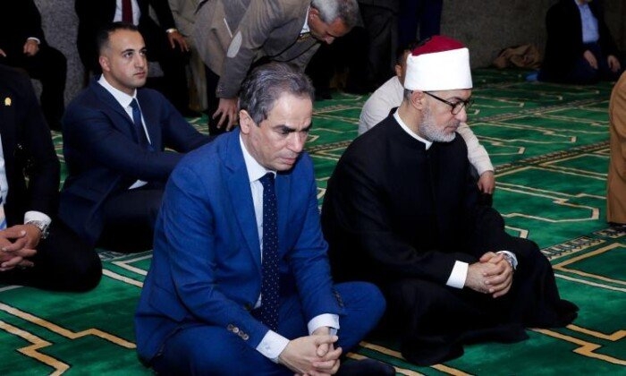 في أول بث مباشر.. المفتي والمسلماني يؤديان صلاتي العشاء والتراويح بمسجد الإمام الليث