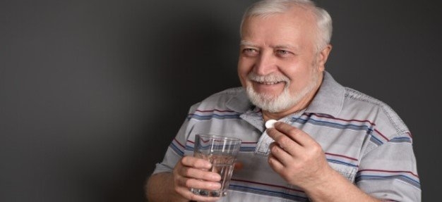 هل يجب تناول أدوية السيولة بعد سن الـ 40؟.. جمال شعبان يجيب