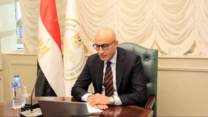 وزير التعليم يتابع انطلاق امتحانات الثانوية العامة 2025 من غرفة العمليات