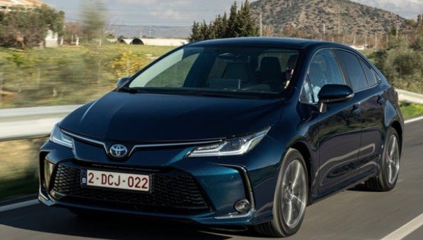 تدعم أبل كار بلاي.. أسعار ومواصفات تويوتا كورولا 2025