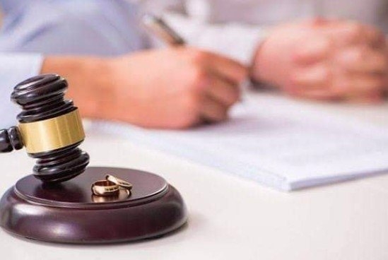 هل تستطيع الزوجة إثبات نسب طفل الزواج العرفي بالمحكمة؟