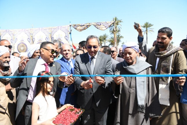 محافظ قنا يفتتح محطتي صرف صحي بتكلفة 90 مليون جنيه