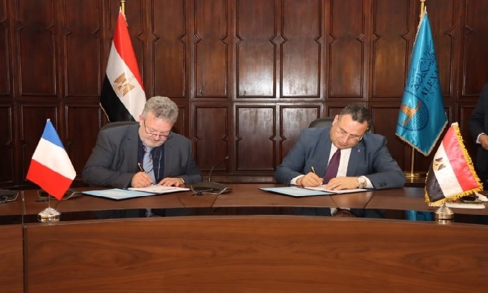 جامعتي الإسكندرية وليتورال الفرنسية يوقعان اتفاقية لإنشاء درجات مزدوجة في الهندسة والاقتصاد الأزرق