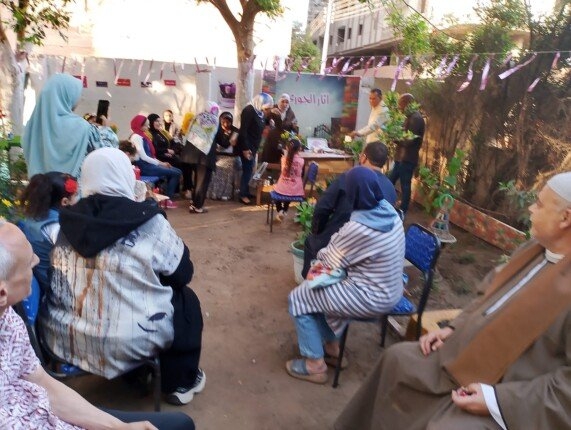 أمهات ببنها يطلقن مبادرة فريدة لتكريم أنفسهن في عيد الأم.. والهدية «أصيص ورد»