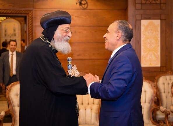 وزير الخارجية يهنئ قداسة البابا تواضروس الثاني بعيد القيامة المجيد