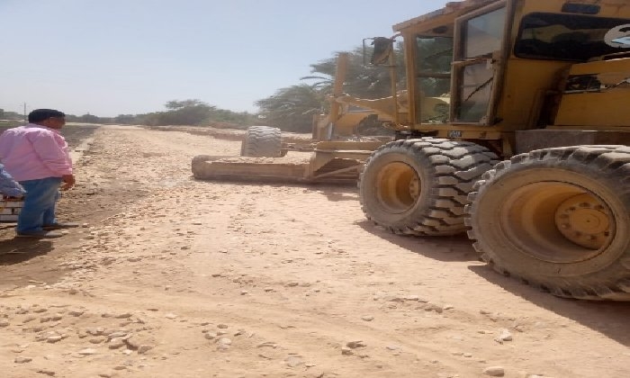 محافظ الأقصر يستجيب لأهالى «الأقالتة».. ويفتح طريقًا طال انتظاره يوازي خط قطار أرمنت