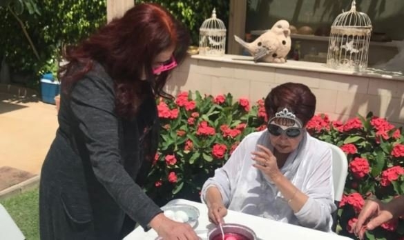 «بهجة يوم شم النسيم».. ابنة رجاء الجداوي تعرب عن افتقادها لوالدتها