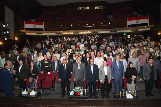 محافظ قنا يشهد انطلاق فعاليات المهرجان المسرحي الدولي لشباب الجنوب