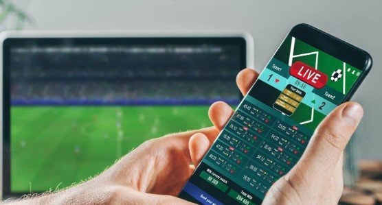كيف أمنع طفلي من المراهنات الإلكترونية.. خبير أمن المعلومات يوضح «فيديو»