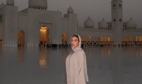 جورجينا رودريجيز تزور مسجد الشيخ زايد في أبوظبي