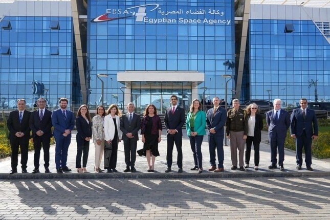 السفيرة الأمريكية: مصر وضعت خطة طموحة لتنمية صناعتها الفضائية ومستعدون لدعمها
