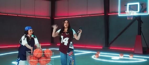 ياسمين عبد العزيز تخطف الأنظار في أحدث ظهور لها مع بدرية طلبة