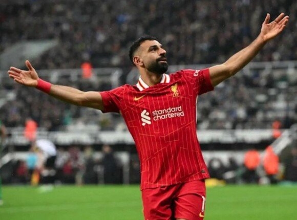 محمد صلاح يُتوج بجائزة لاعب العام في إنجلترا