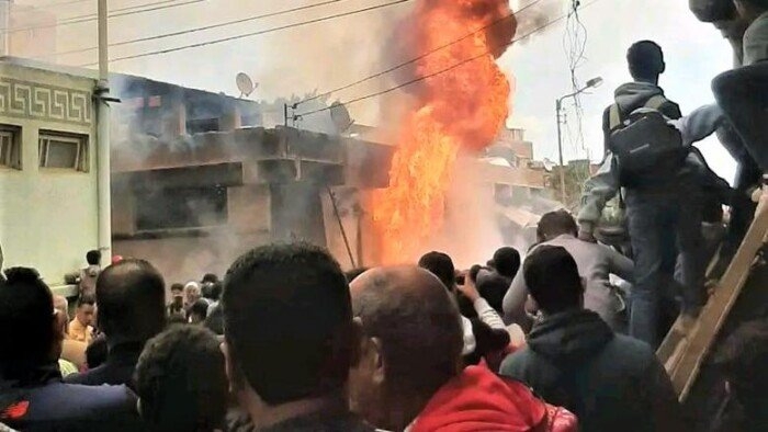 إصابة 7 عمال باختناق في حريق مصنع كرتون بالمنوفية