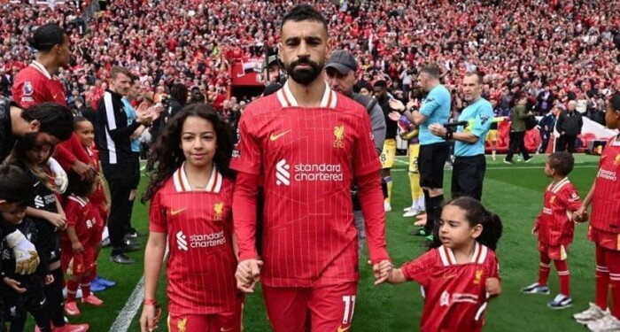 مكة وكيان تخطفان الأضواء في ليلة تتويج محمد صلاح بلقب الدوري الإنجليزي «فيديو»