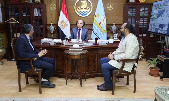 محافظ كفر الشيخ يناقش جهود حماية السواحل مع وفد مشروع تعزيز التكيف مع تغير المناخ