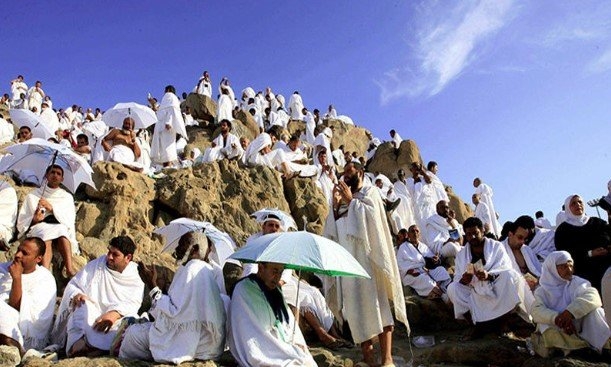 هل يجوز للحاج مغادرة عرفات قبل غروب الشمس؟.. الإفتاء تجيب