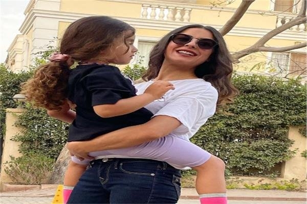 «تشبهيني في جمال قلبك».. ريهام أيمن تحتفل بعيد ميلادها ابنتها