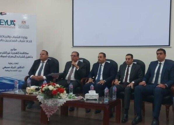 «مش هتلاقي الدولار واليورو في الشارع».. نائب وزير الخارجية يحذر الشباب من مخاطر الهجرة غير الشرعية