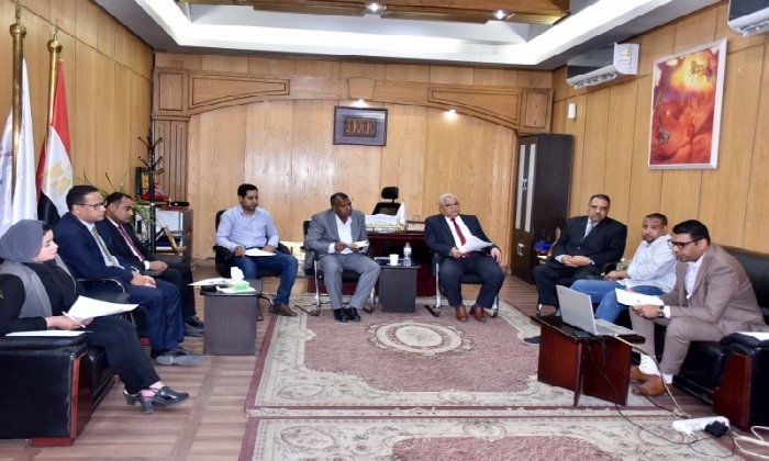 لجنة التوظيف بمحافظة الأقصر تناقش أنشطة مشروع النمو الأخضر الشامل في مصر