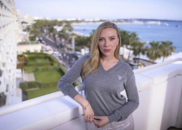 سكارليت جوهانسون تُطلق أولى تجاربها الإخراجية في مهرجان كان السينمائي