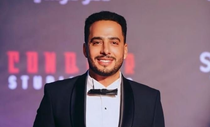 بالرقص على الخيل.. شاهد عصام لسقا يشوق الجمهور لـ «ريستارت»