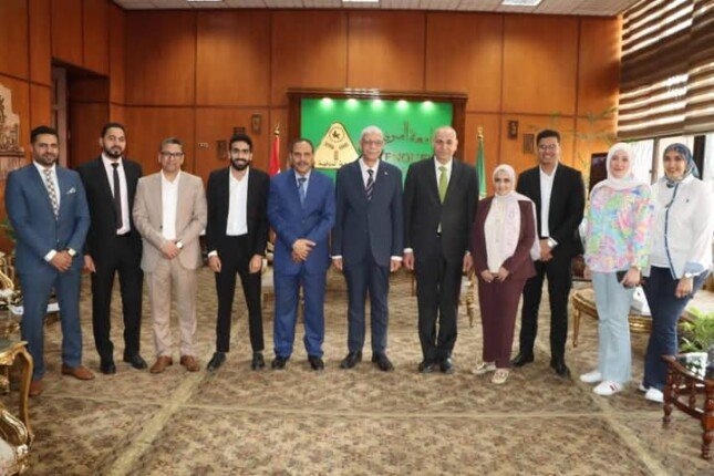 رئيس جامعة المنوفية يكرم الفائزين بالمركز الأول في المسابقة العالمية Hult Prize