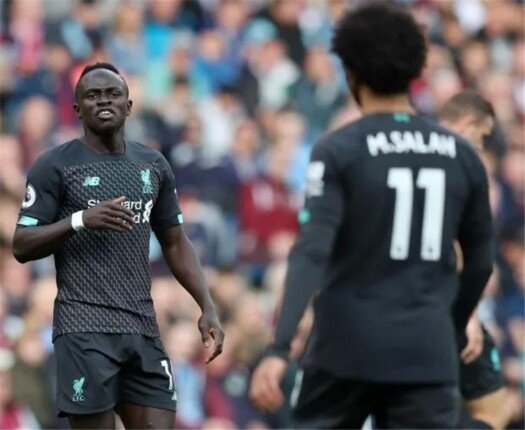 محمد صلاح يكشف حقيقة خلافه بـ ساديو ماني:«علاقتنا كانت متوترة.. ولم نكن قريبين خارج الملعب»