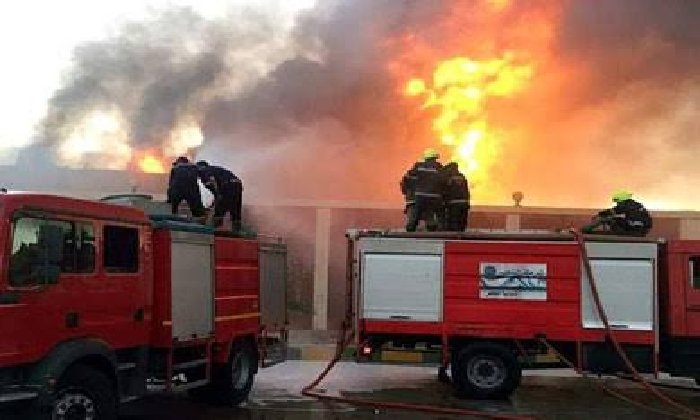 اندلاع حريق في عقار من 7 طوابق بالدقي.. والدفع بـ 3 سيارات إطفاء
