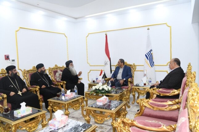 محافظ قنا يستقبل وفدي مطرانيتي دشنا ونجع حمادي لتهنئة بعيد الأضحى المبارك