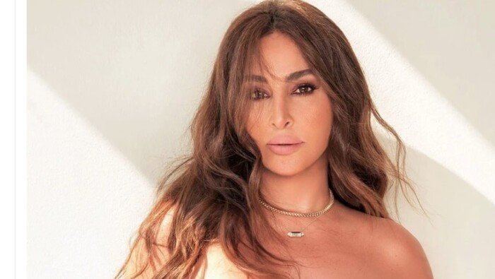 إليسا ترد على شائعة إصابتها بالسرطان بإطلالة جريئة من إيطاليا.. كيف تغيرت ملامحها؟